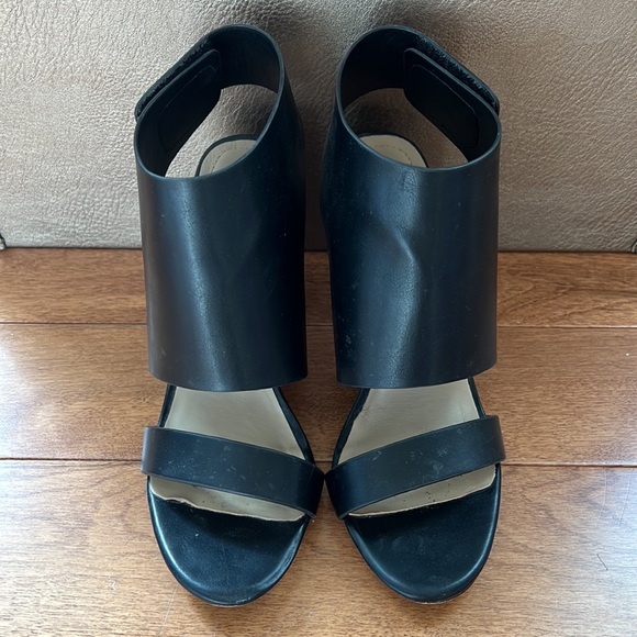 Black Heels - Picture 3 of 4